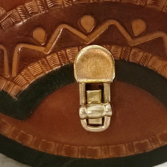 Vintage Leather  Crossbody Purse - Picture 4 of 8